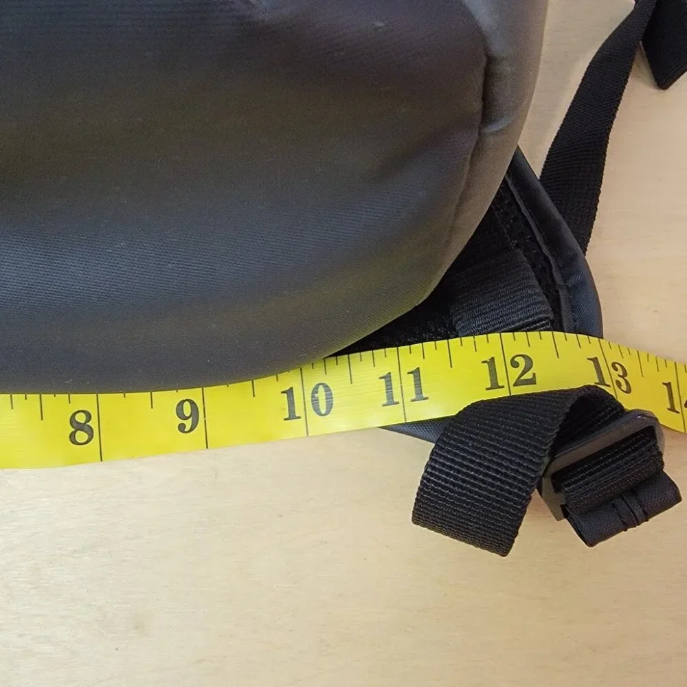 Camelbak missing zippers